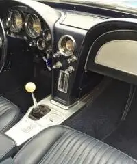 CHEVROLET CORVETTE STING RAY SPLIT WINDOW CHEVROLET CORVETTE STING RAY SPLIT WINDOW