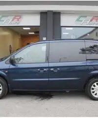 CHRYSLER Voyager 2.5 CRD 7 POSTI MANUALE CLIMATRONIC RADIO CD FULL CHRYSLER Voyager 2.5 CRD 7 POSTI MANUALE CLIMATRONIC RADIO CD FULL