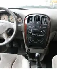 CHRYSLER Voyager 2.5 CRD 7 POSTI MANUALE CLIMATRONIC RADIO CD FULL CHRYSLER Voyager 2.5 CRD 7 POSTI MANUALE CLIMATRONIC RADIO CD FULL