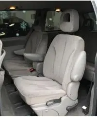 CHRYSLER Voyager 2.5 CRD 7 POSTI MANUALE CLIMATRONIC RADIO CD FULL CHRYSLER Voyager 2.5 CRD 7 POSTI MANUALE CLIMATRONIC RADIO CD FULL