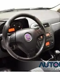 FIAT Grande Punto 1.3 MJT 5 PORTE DYNAMIC NEOPATENTATI CRUISE CERCHI FIAT Grande Punto 1.3 MJT 5 PORTE DYNAMIC NEOPATENTATI CRUISE CERCHI
