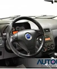 FIAT Grande Punto 1.4 3 PORTE DYNAMIC SPORT CERCHI CLIMA RADIO CD FIAT Grande Punto 1.4 3 PORTE DYNAMIC SPORT CERCHI CLIMA RADIO CD