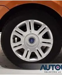 FIAT Idea 1.4 16V EMOTION CERCHI 15' SENSORI CLIMA BI-ZONA FIAT Idea 1.4 16V EMOTION CERCHI 15' SENSORI CLIMA BI-ZONA