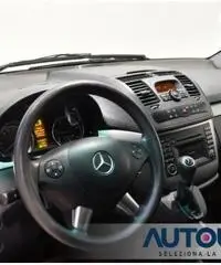 MERCEDES-BENZ Viano 3.0 CDI TREND AUT 7 POSTI PELLE XENON SENS TETTO