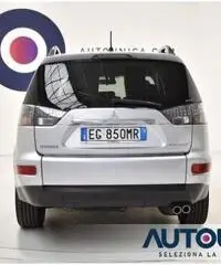 MITSUBISHI Outlander 2.2 DI-D TC-SST INSTYLE 7 POSTI 4X4 AUT PELLE SENS