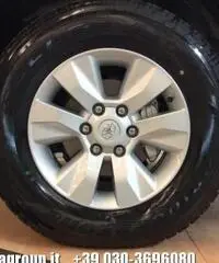 TOYOTA Hilux 2.4 D-4D 2WD Double Cab Lounge MY16