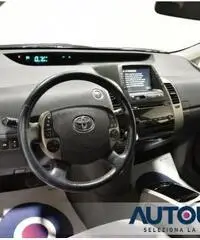 TOYOTA Prius 1.5I HYBRID AUT NEOPATENT NAVI SENS CRUISE TELECAM