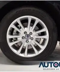 VOLVO XC60 D5 AWD GEARTRONIC SUMMUM 4X4 AUT PELLE CERCHI 18'