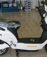 SCOOTER ELETTRICO SENZA PATENTINO MONTA LA SALITA