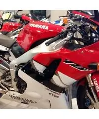 YAMAHA R 1