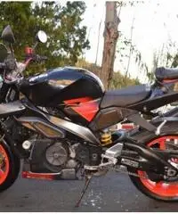 APRILIA Tuono 1000 R Lug. 2oo4 Km 27.000 APRILIA Tuono 1000 R Lug. 2oo4 Km 27.000