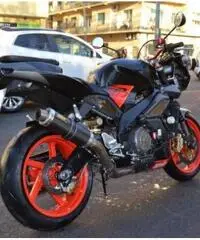 APRILIA Tuono 1000 R Lug. 2oo4 Km 27.000 APRILIA Tuono 1000 R Lug. 2oo4 Km 27.000