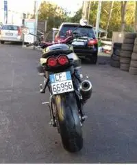 APRILIA Tuono 1000 R Lug. 2oo4 Km 27.000 APRILIA Tuono 1000 R Lug. 2oo4 Km 27.000