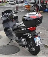 GILERA GP 800 Mag.2oo9 Euro3 Accessoriato €. 2.900 GILERA GP 800 Mag.2oo9 Euro3 Accessoriato €. 2.900