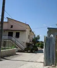 Cervaro: Stabile/Palazzo Altro