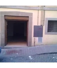 Viterbo Centro, Negozio 64mq angolo Piazza della Rocca