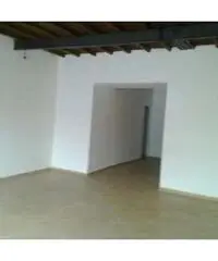 Viterbo Centro, Negozio 64mq angolo Piazza della Rocca