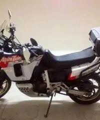 Vendo Africa Twing del 93' mai incidentata. Tutto originale. Vendo Africa Twing del 93' mai incidentata. Tutto originale.