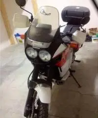 Vendo Africa Twing del 93' mai incidentata. Tutto originale. Vendo Africa Twing del 93' mai incidentata. Tutto originale.