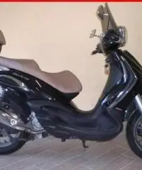 PIAGGIO Beverly 300 i.e nero - 25367 PIAGGIO Beverly 300 i.e nero - 25367