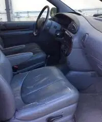 CHRYSLER Voyager 2.5 turbodiesel LE CHRYSLER Voyager 2.5 turbodiesel LE