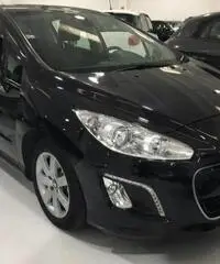 PEUGEOT 308 1.6 e-HDi 112cv S&S 5p Allure PEUGEOT 308 1.6 e-HDi 112cv S&S 5p Allure