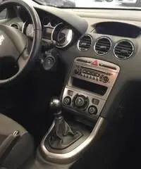 PEUGEOT 308 1.6 e-HDi 112cv S&S 5p Allure PEUGEOT 308 1.6 e-HDi 112cv S&S 5p Allure