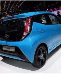 TOYOTA Aygo 1.0 VVT-i 69 CV 5 porte x-play