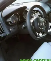 AUDI R8 4.2 V8 FSI quattro S tronic