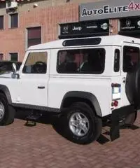 LAND ROVER Defender 90 2.4 TD4 Station Wagon S