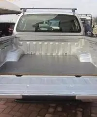 NISSAN Navara 2.5 dCi 4 porte Double Cab LE