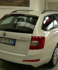 SKODA Octavia 1.6 TDI CR 90 CV Wagon Active