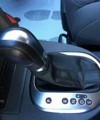 Volkswagen Touran 2.0TDI 140CV DSG Highline PARK POST Cruise Control