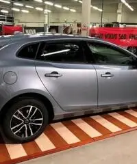 VOLVO V40 D2 Geartronic Momentum