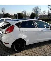 FORD Fiesta 1.5 TDCi 75CV 5 porte Black & White Edition