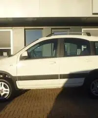FIAT Panda 1.3 MJT 16V DPF 4x4 Climbing NEOPATENTATI!!! FIAT Panda 1.3 MJT 16V DPF 4x4 Climbing NEOPATENTATI!!!