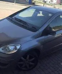 Mercedes B180 cerchi 17 2016 grigia Mercedes B180 cerchi 17 2016 grigia