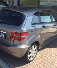 Mercedes B180 cerchi 17 2016 grigia Mercedes B180 cerchi 17 2016 grigia
