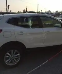 NISSAN Qashqai 1.6 dCi 2WD Connecta - Acenta + X-Tronic CVT +NAVI