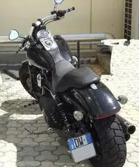 Davidson modello Dyna Fat Bob FXDF Dark Custom