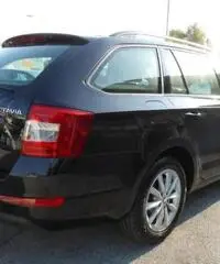 SKODA Octavia 1.6 TDI CR 105CV Wagon Ambition