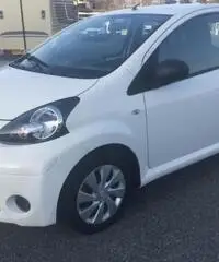 TOYOTA Aygo 1.0 12V VVT-i Connect Navi!
