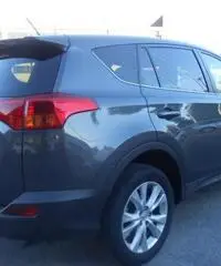 TOYOTA RAV 4 RAV4 2.2 D-4D 4WD Lounge