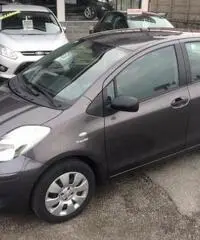 TOYOTA Yaris 1.0 5 porte Now