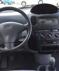 TOYOTA Yaris Verso 1.3i 16V cat Sol