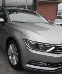 Volkswagen Passat nuovo modello 2.0 tdi 150cv Navi unico proprietario