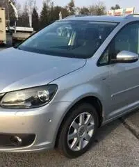 VOLKSWAGEN Touran 1.6 TDI 105CV LIFE NAVI/PARK ASSIST VOLKSWAGEN Touran 1.6 TDI 105CV LIFE NAVI/PARK ASSIST