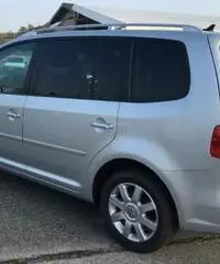 VOLKSWAGEN Touran 1.6 TDI 105CV LIFE NAVI/PARK ASSIST VOLKSWAGEN Touran 1.6 TDI 105CV LIFE NAVI/PARK ASSIST