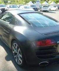 AUDI R8 5.2 V10 FSI quattro R tronic
