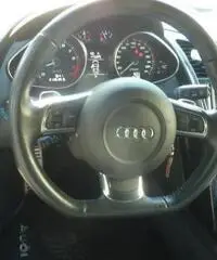 AUDI R8 5.2 V10 FSI quattro R tronic